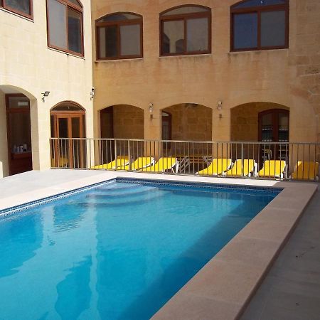 Country Inn Sannat Екстер'єр фото