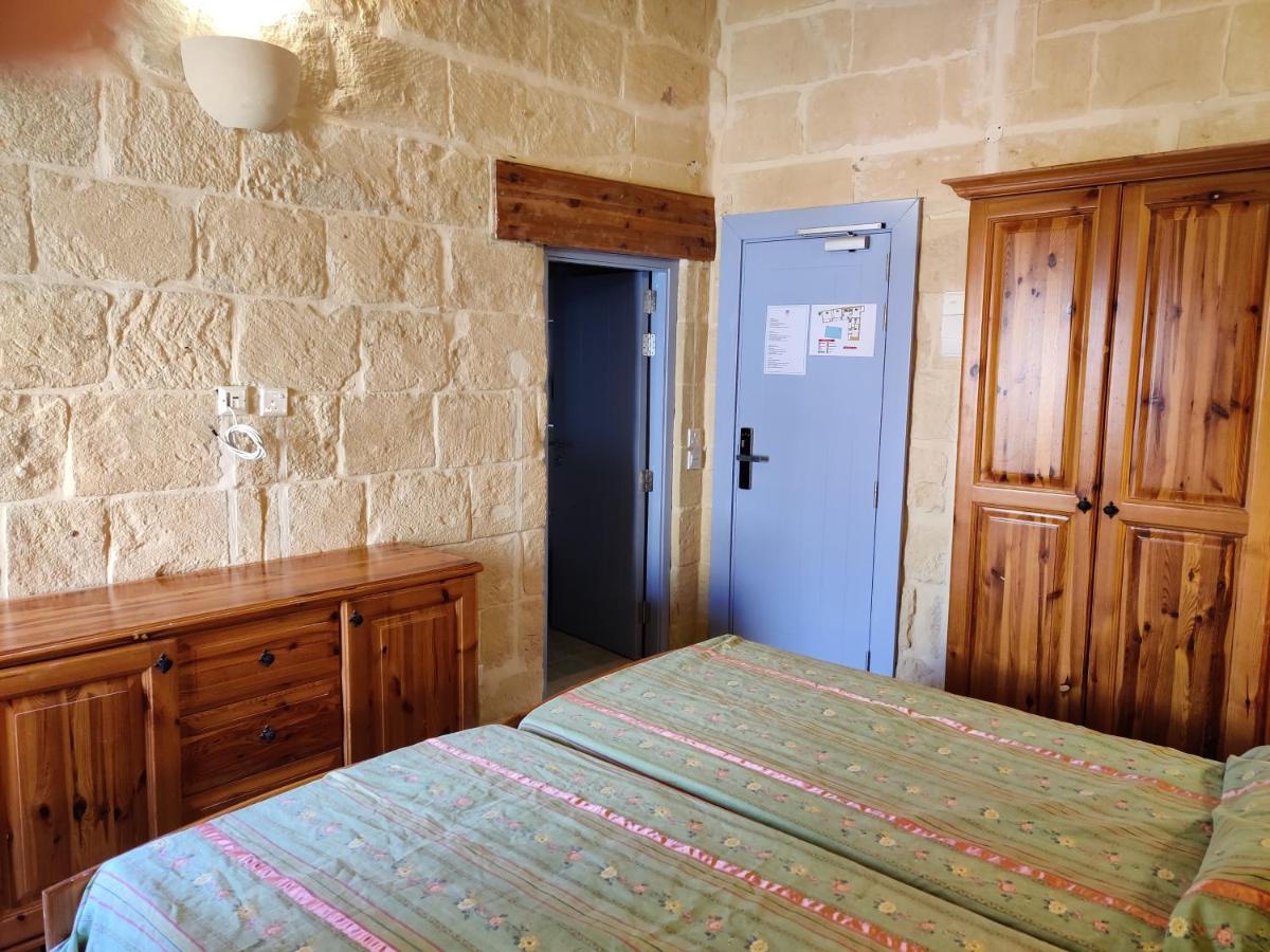 Country Inn Sannat Екстер'єр фото