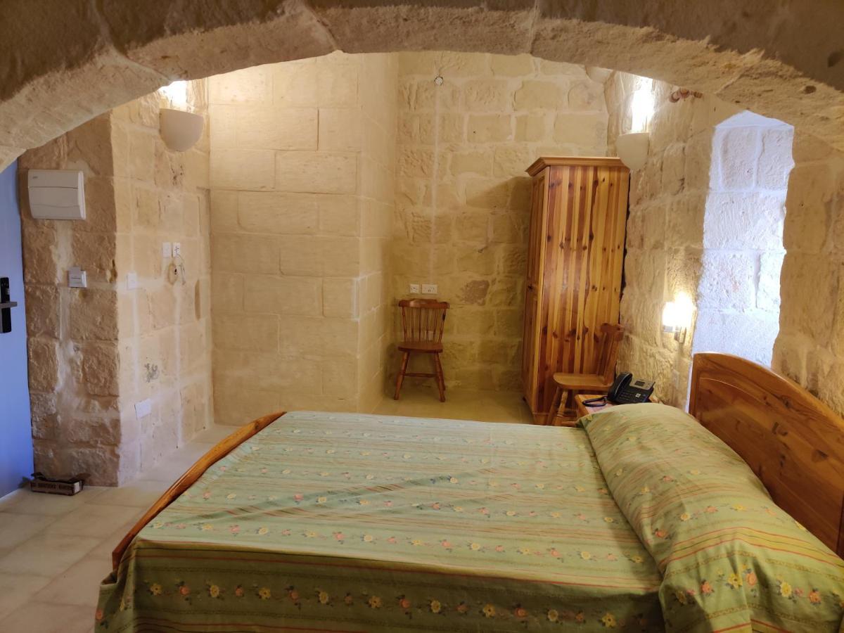 Country Inn Sannat Екстер'єр фото