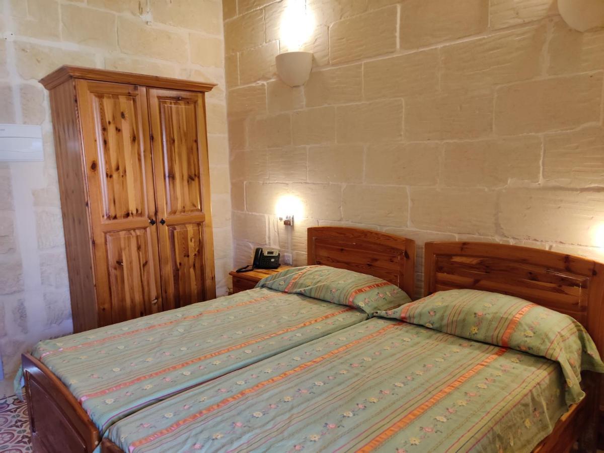 Country Inn Sannat Екстер'єр фото