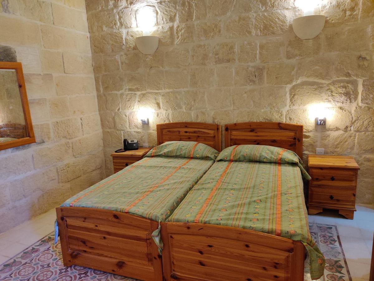 Country Inn Sannat Екстер'єр фото
