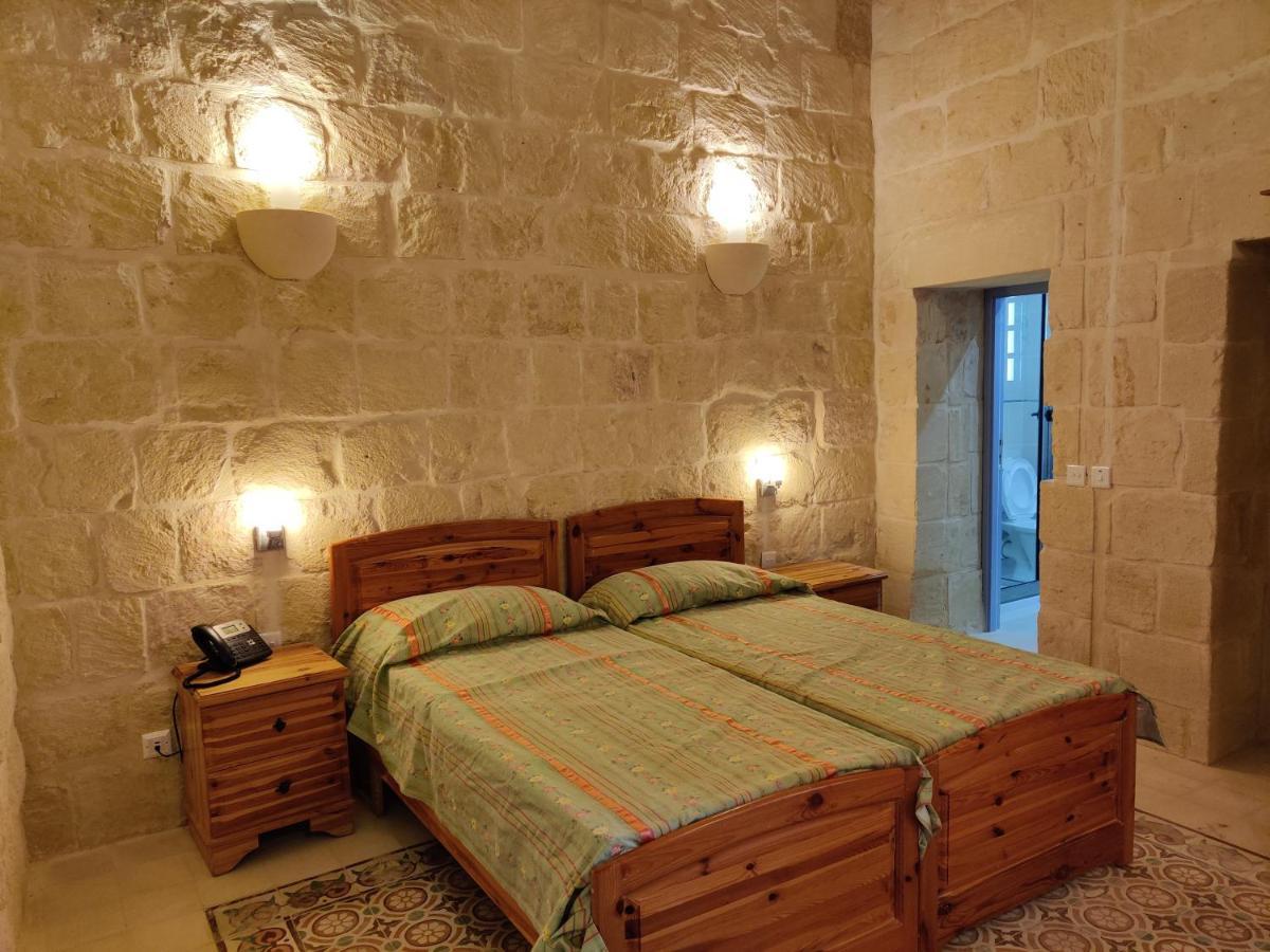 Country Inn Sannat Екстер'єр фото