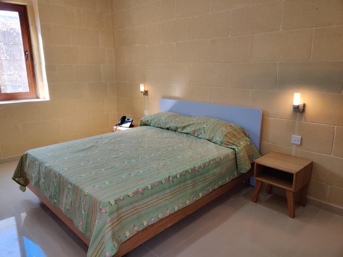 Country Inn Sannat Екстер'єр фото