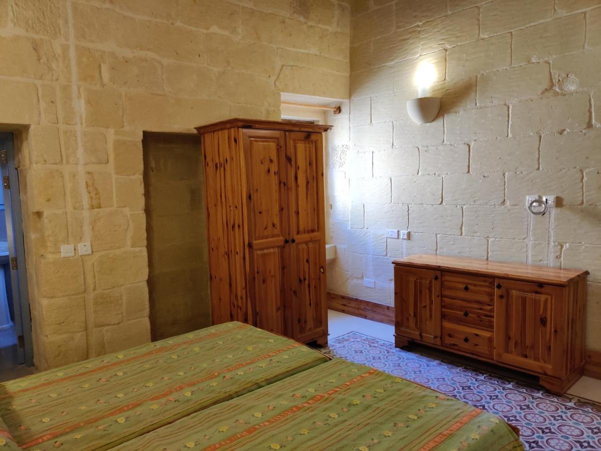 Country Inn Sannat Екстер'єр фото