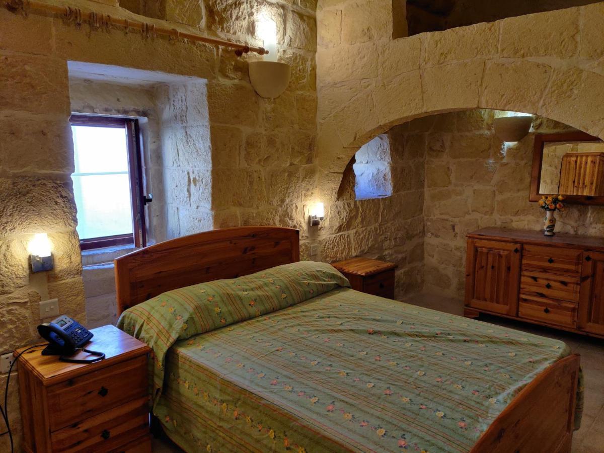 Country Inn Sannat Екстер'єр фото