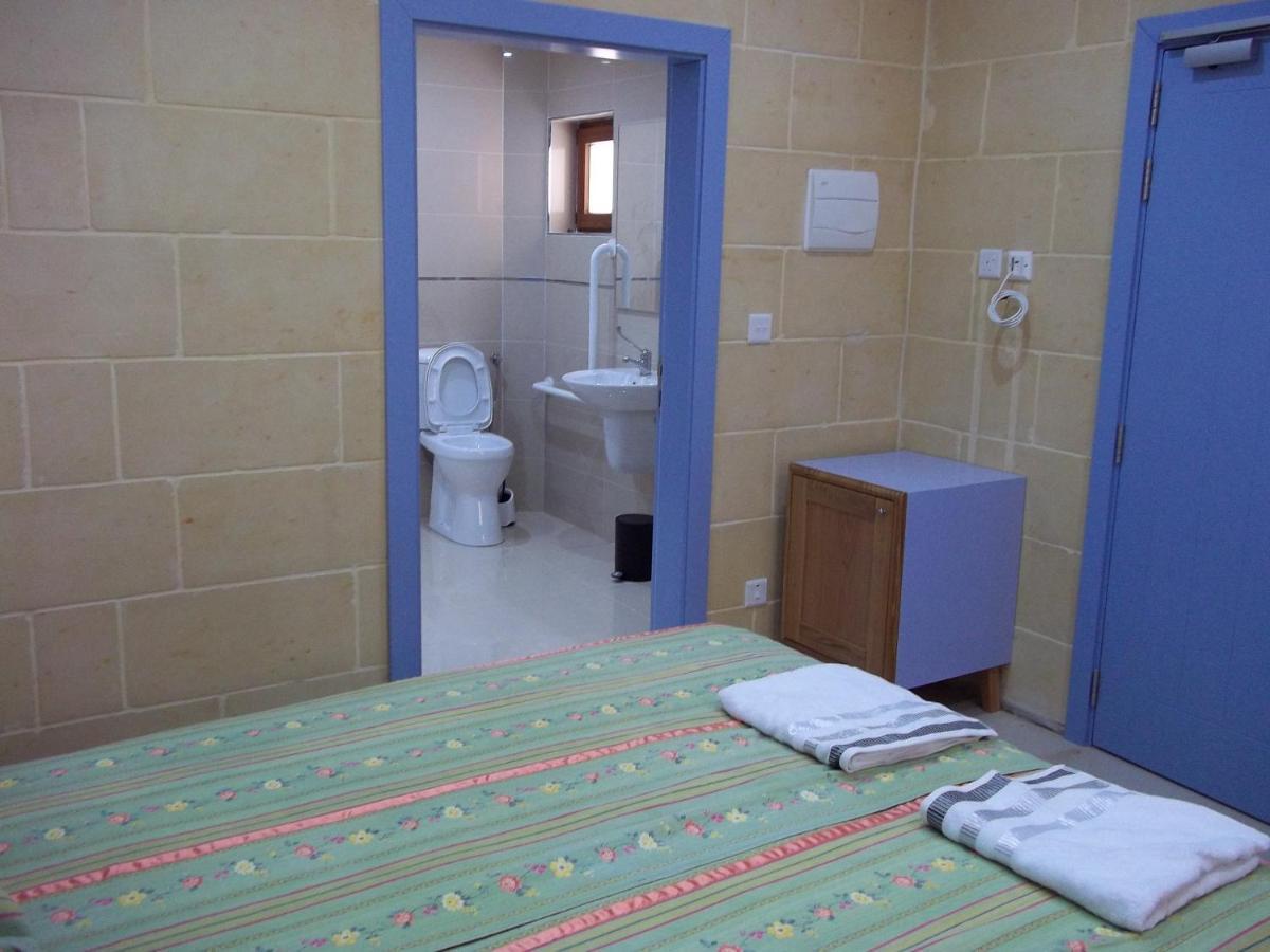 Country Inn Sannat Екстер'єр фото