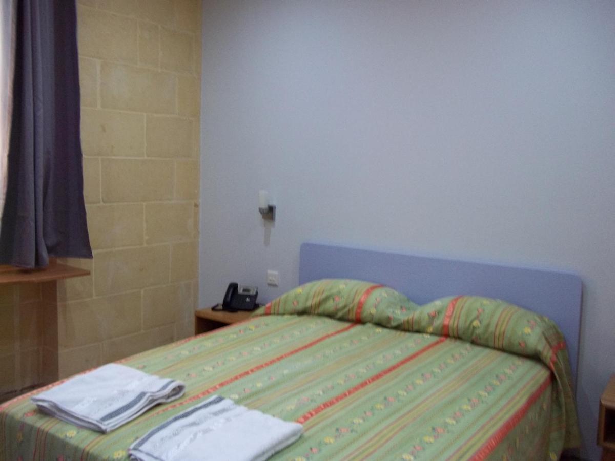 Country Inn Sannat Екстер'єр фото
