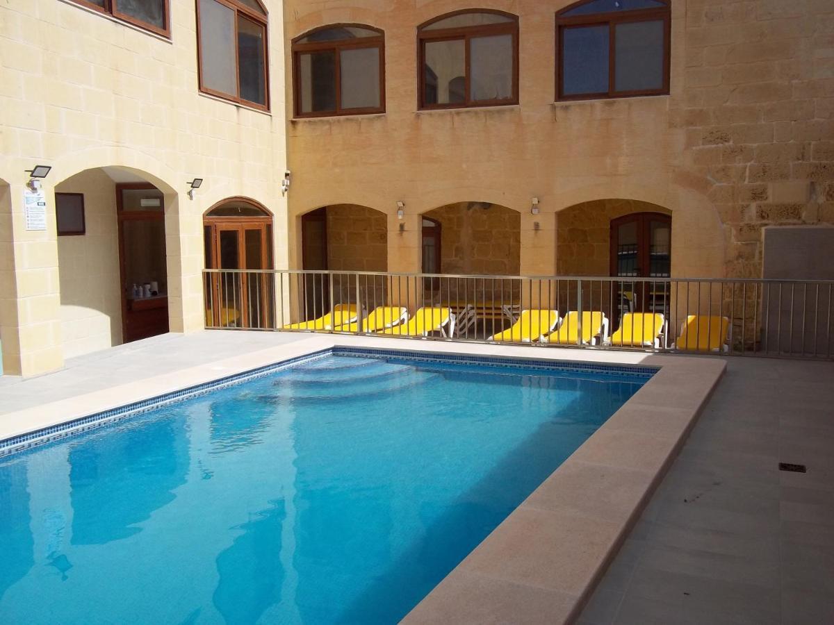 Country Inn Sannat Екстер'єр фото