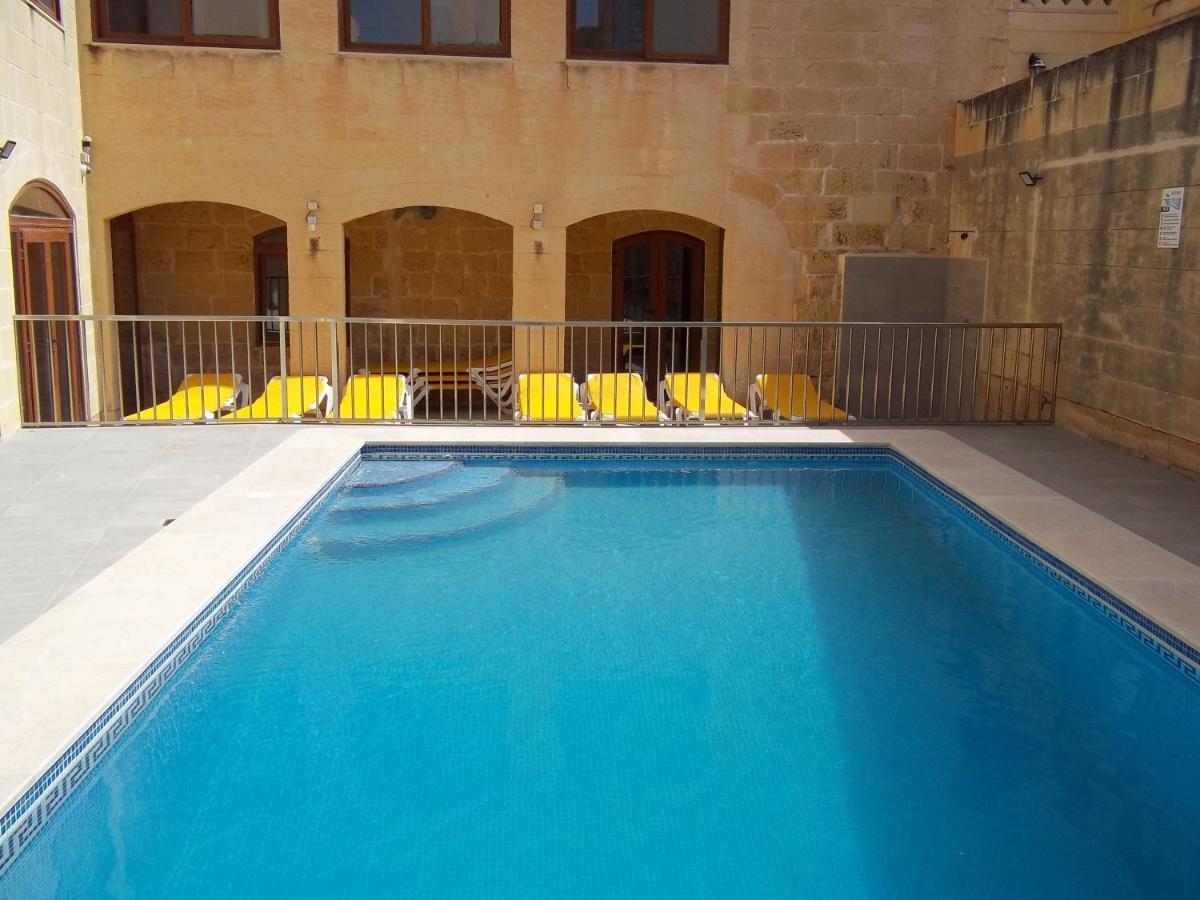 Country Inn Sannat Екстер'єр фото