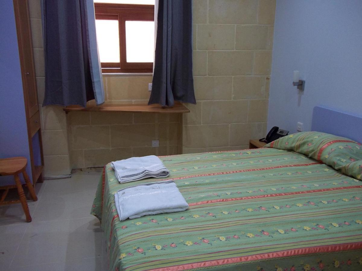 Country Inn Sannat Екстер'єр фото