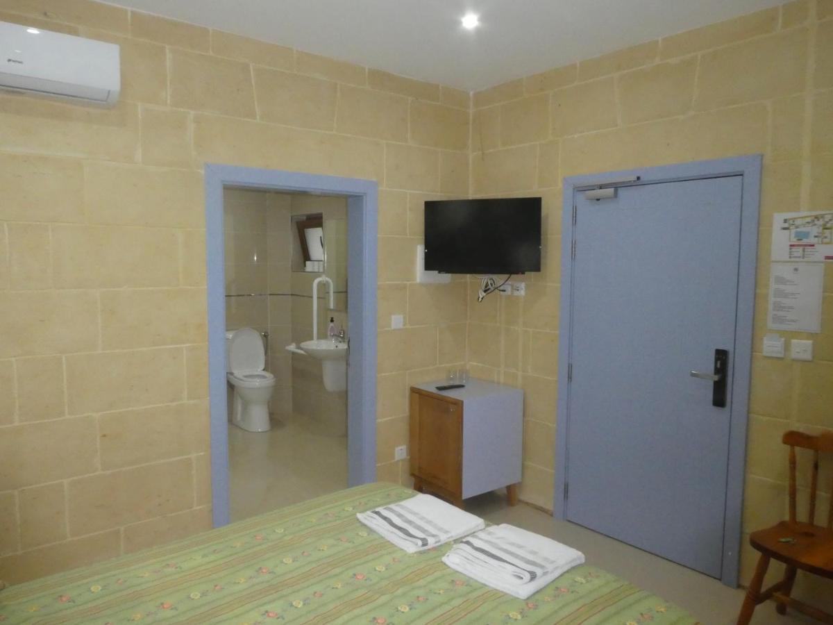 Country Inn Sannat Екстер'єр фото