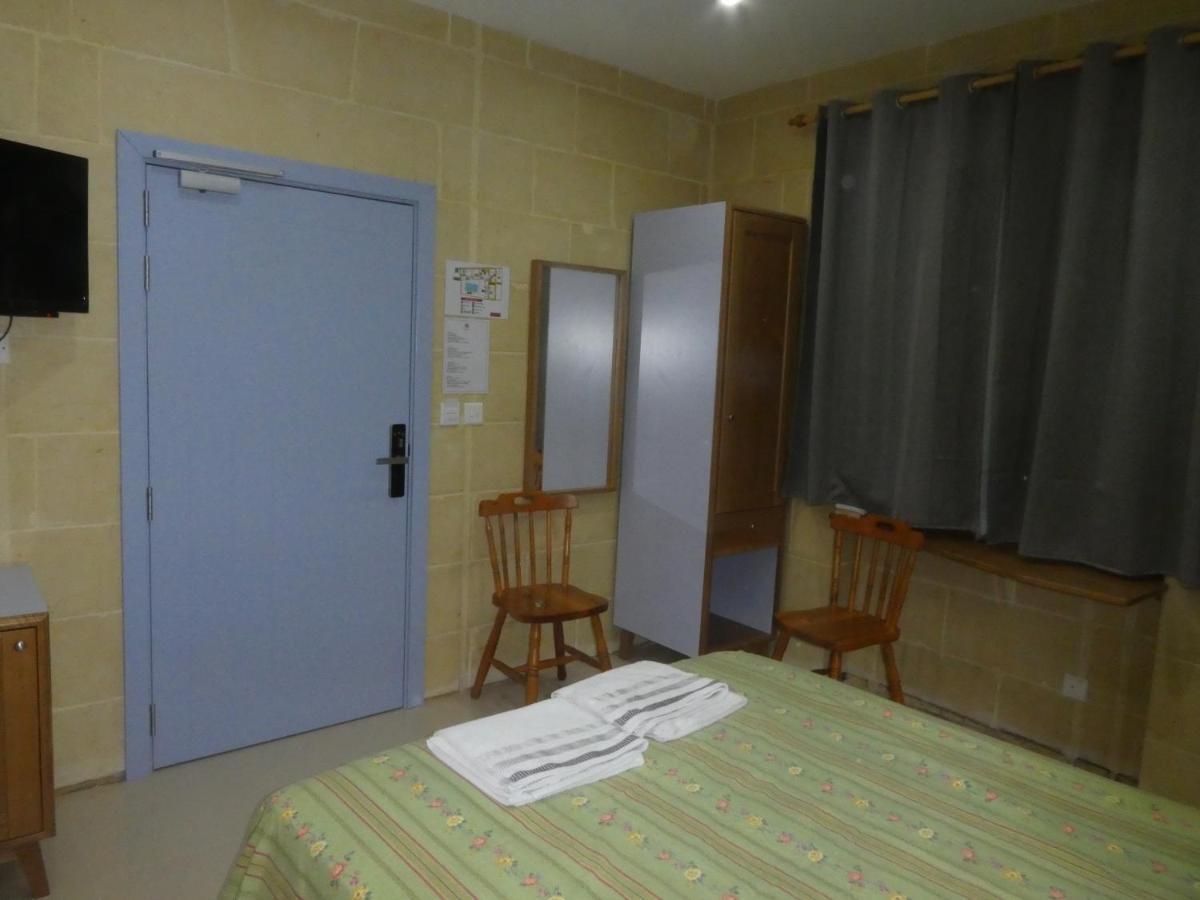 Country Inn Sannat Екстер'єр фото